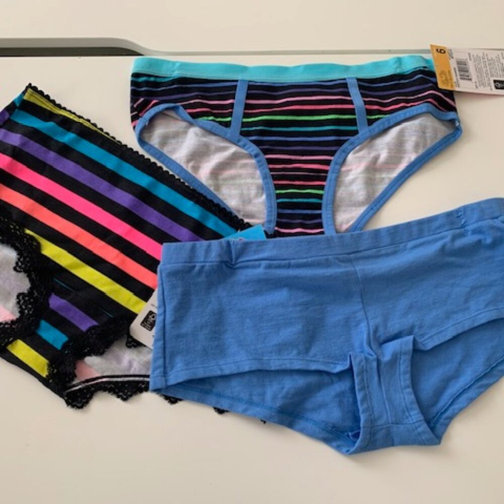 3 pairs of Women's Fruit of The Loom Cotton Novelty Underwear (Brief/ Boyshort)